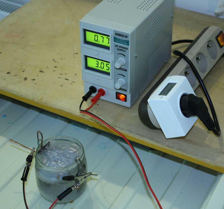 equipment for electrolysis of salt